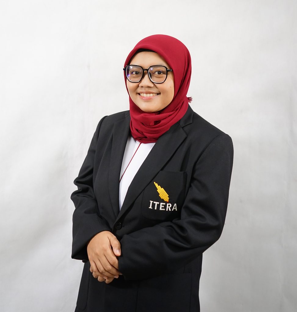 ITR4537-973x1024 Profil Pengajar dan Staff