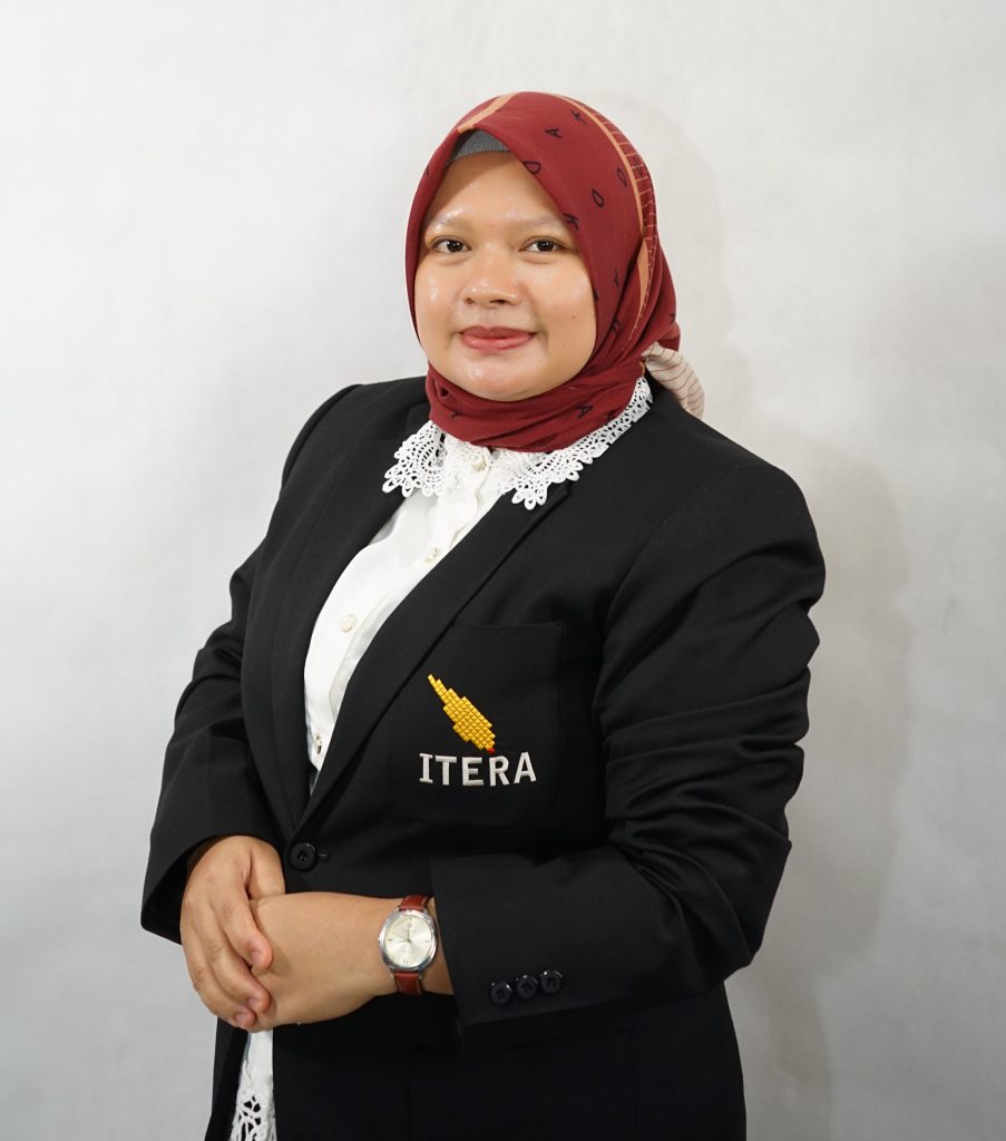 ITR4553-903x1024 Profil Pengajar dan Staff