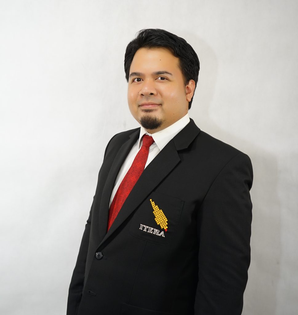 ITR4646-1-969x1024 Profil Pengajar dan Staff