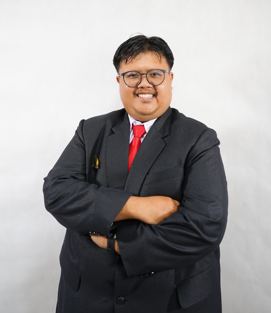 ITR4995-887x1024 Profil Pengajar dan Staff